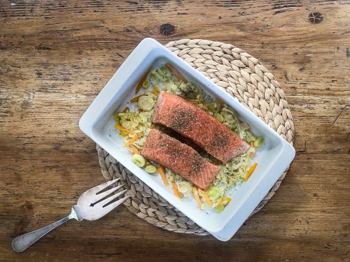 Salmón con hierbas & verdura al horno (en 15 minutos) Salmón con hierbas & verdura al horno (en 15 minutos)