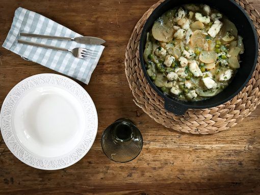 Taquitos de rape en salsa verde, con patatas y guisantes Taquitos de rape en salsa verde, con patatas y guisantes
