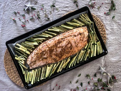 Filete de salmón noruego con salsa de mostaza y miel Filete de salmón noruego con salsa de mostaza y miel